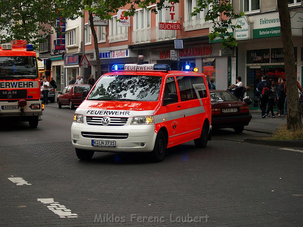 Schwerer Kellerbrand Koeln Ehrenfeld Venloerstr P084.JPG